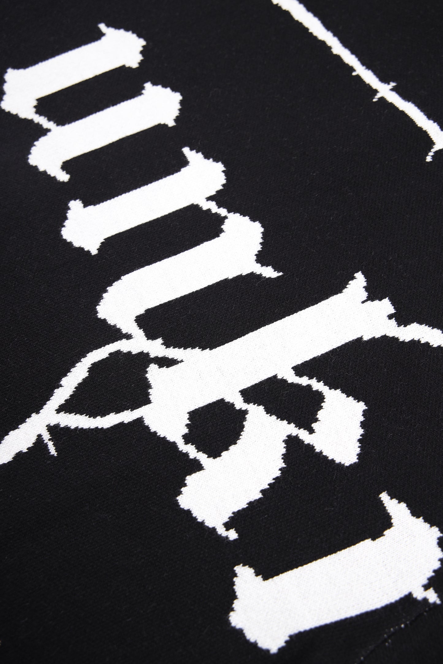 BLACK WIRE KNIT