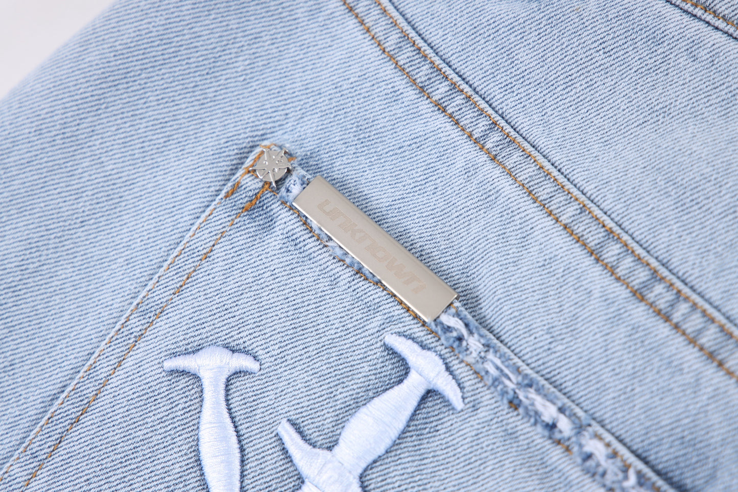 WASHED BLUE DAGGER DENIM