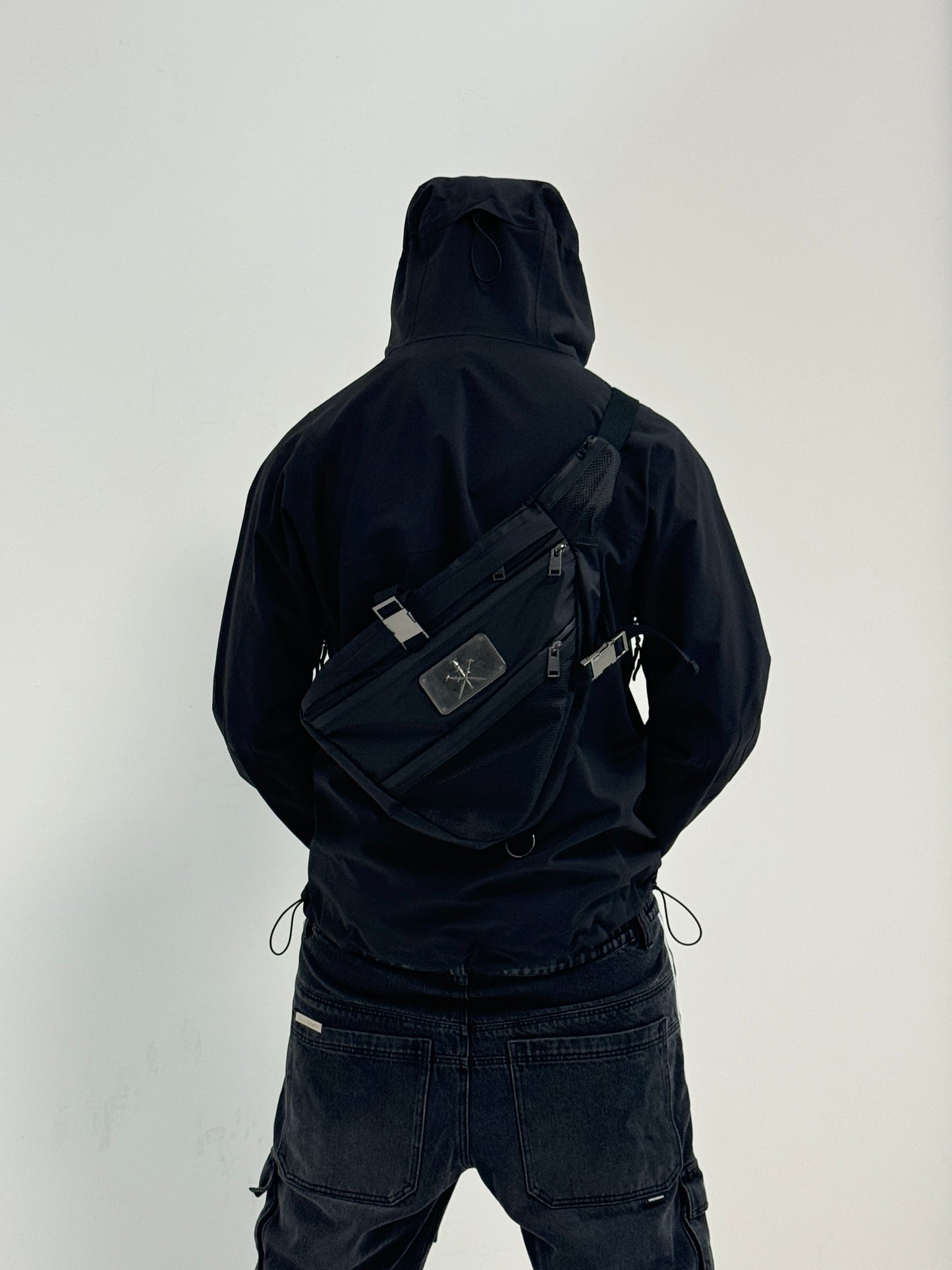 UNKNOWN SLING BAG