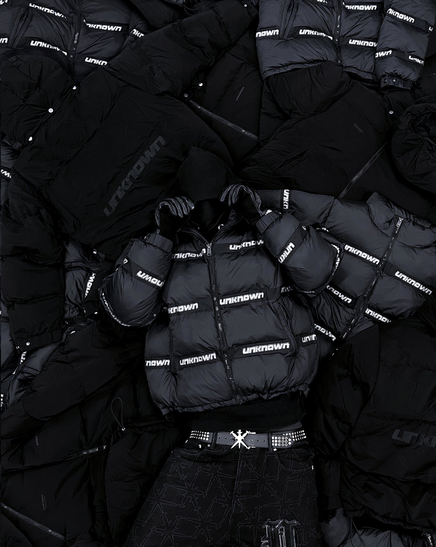STUDDED PUFFER