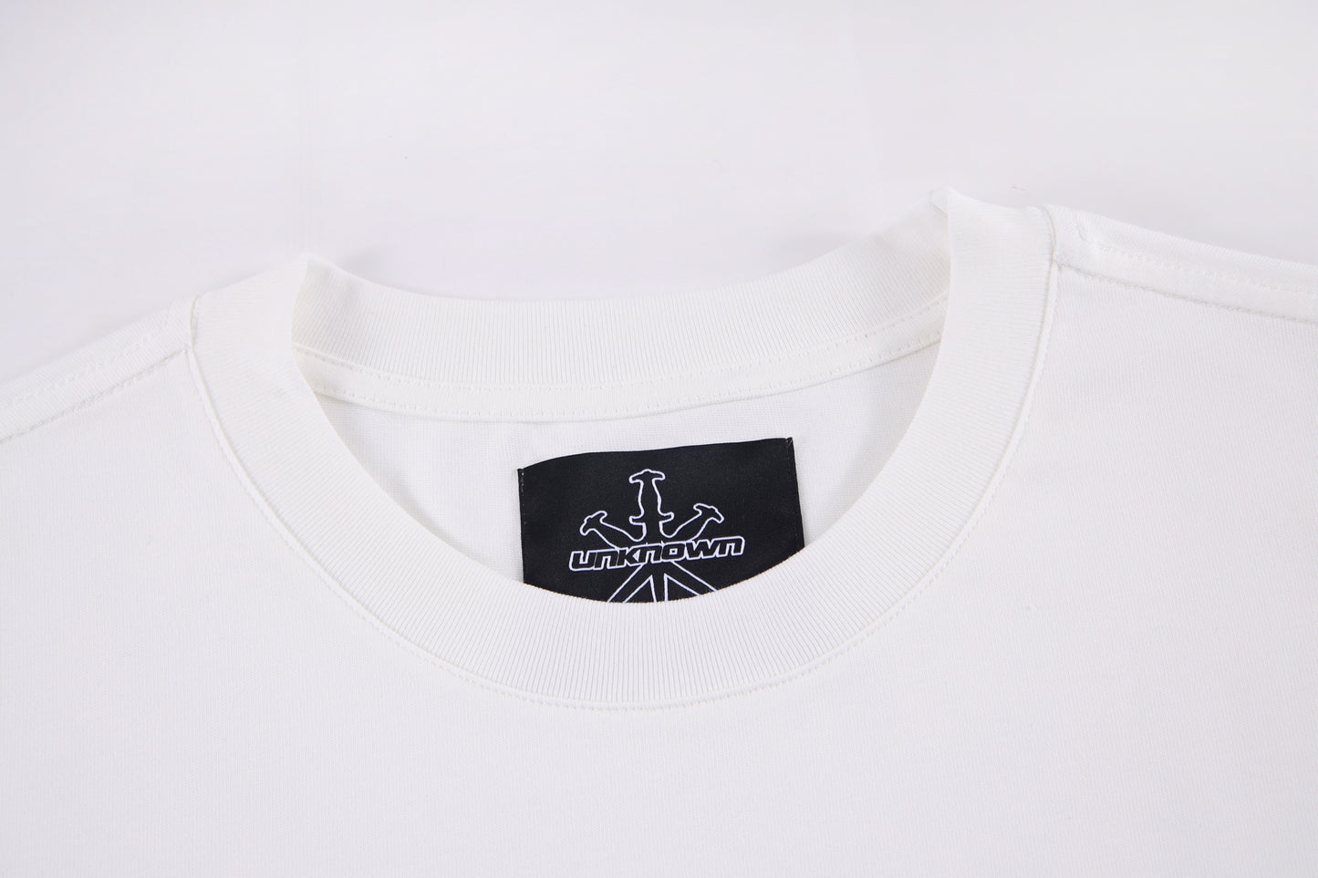 WHITE INTERNATIONAL TEE