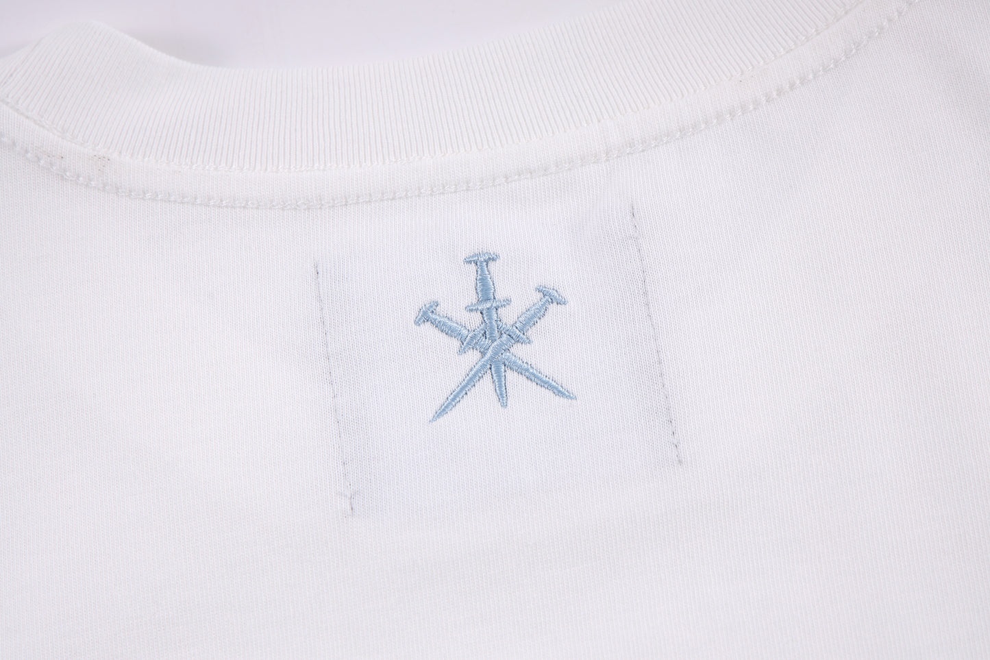 WHITE INTERNATIONAL TEE