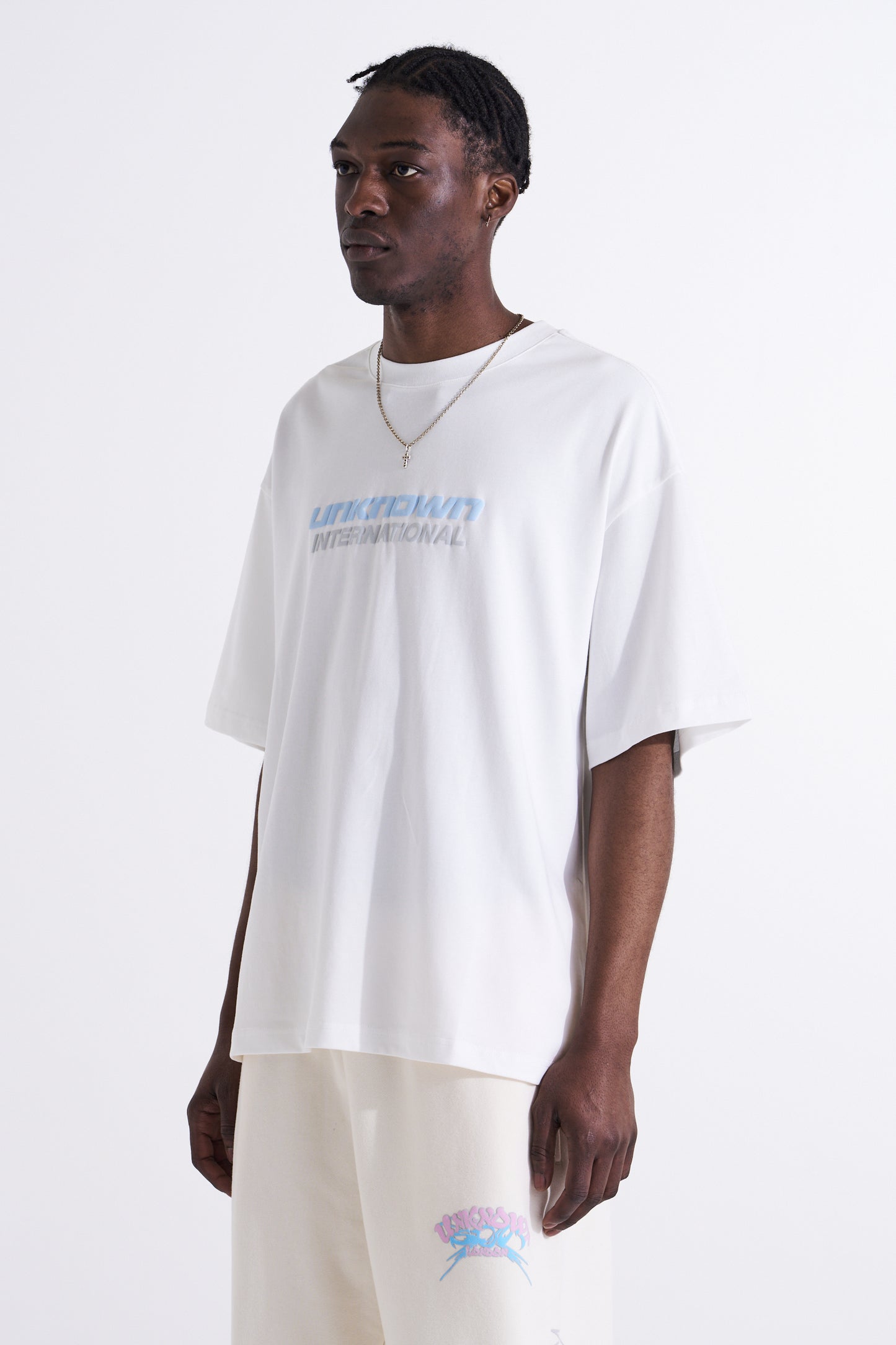 WHITE INTERNATIONAL TEE