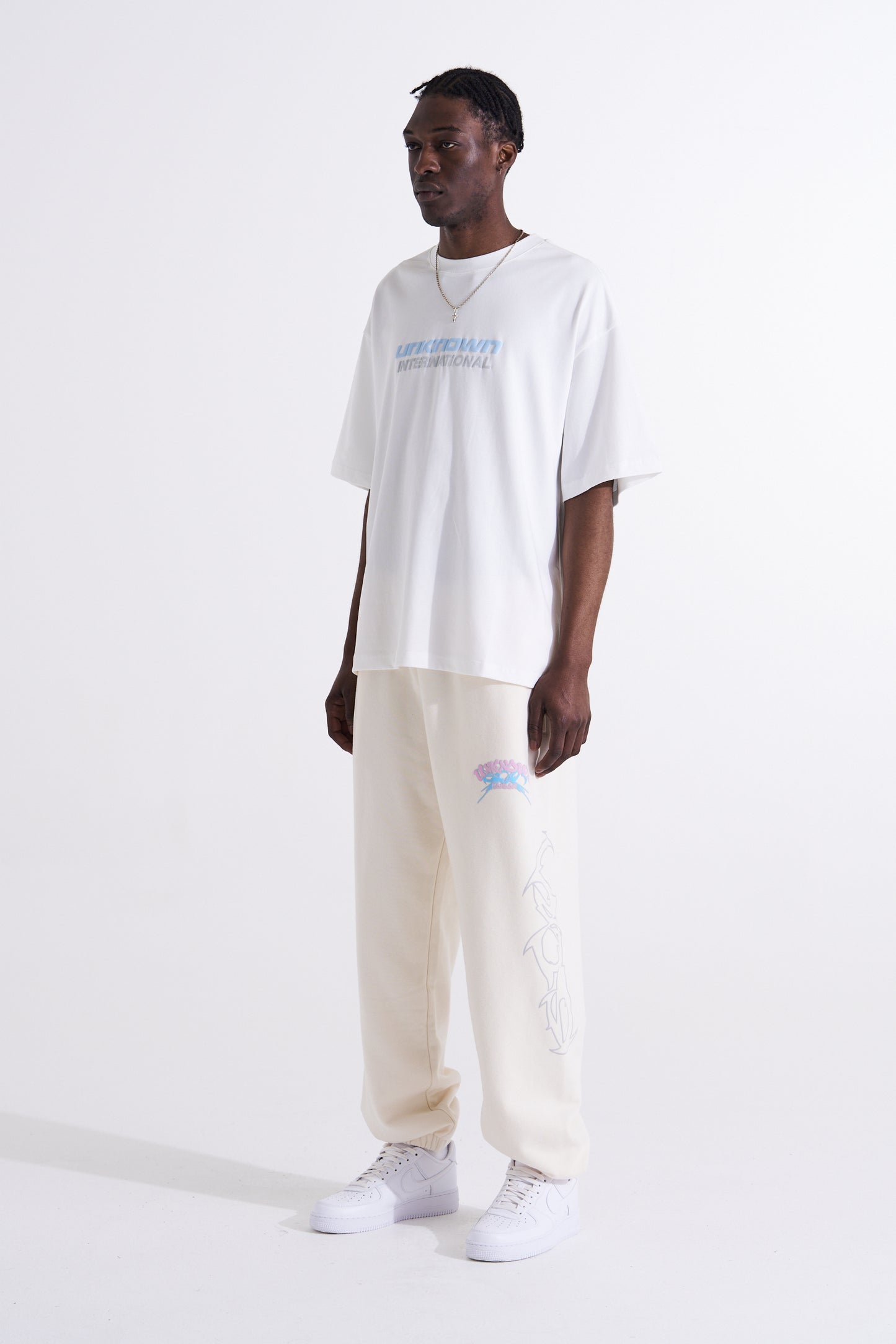 WHITE INTERNATIONAL TEE