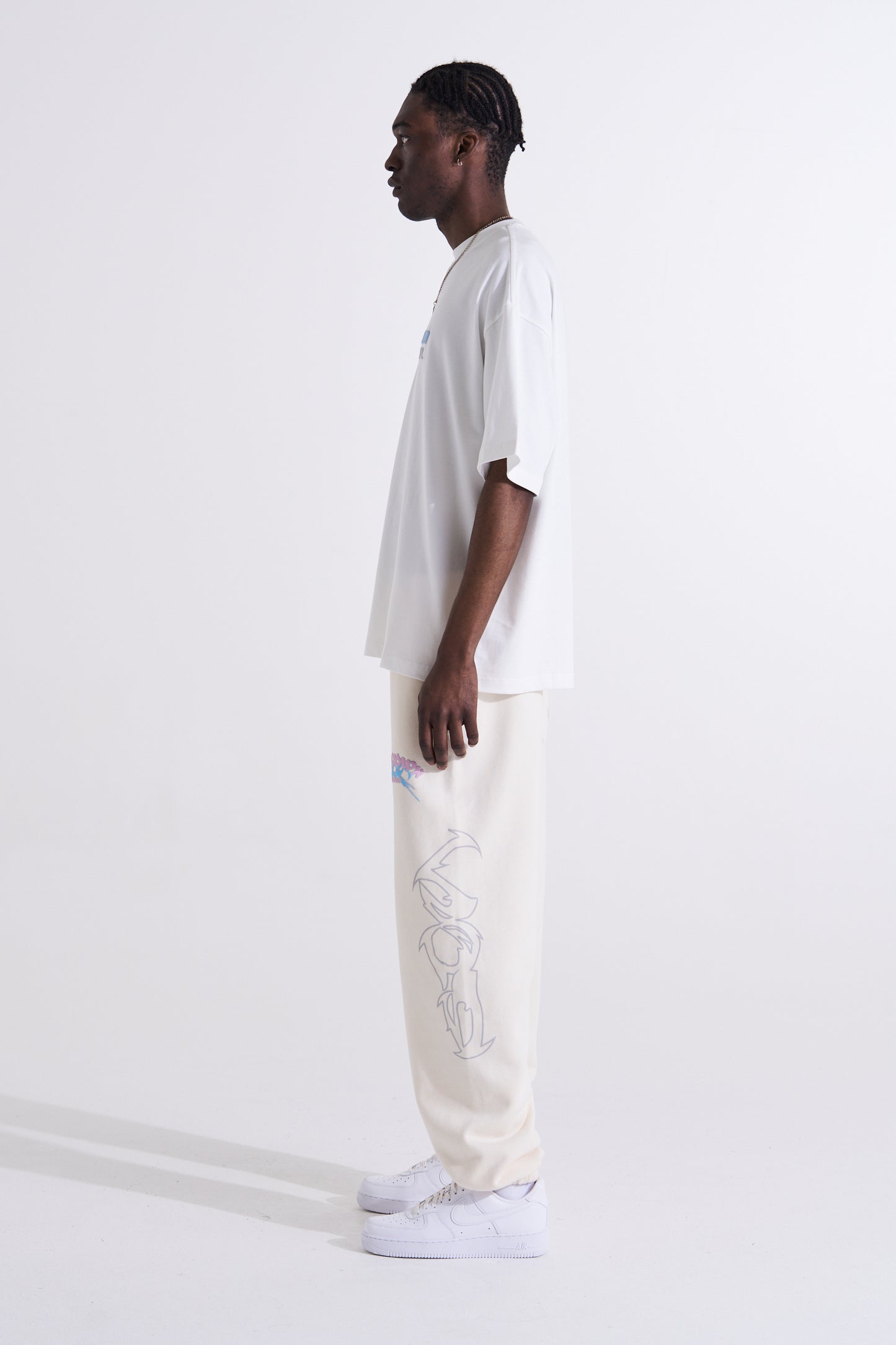 WHITE INTERNATIONAL TEE