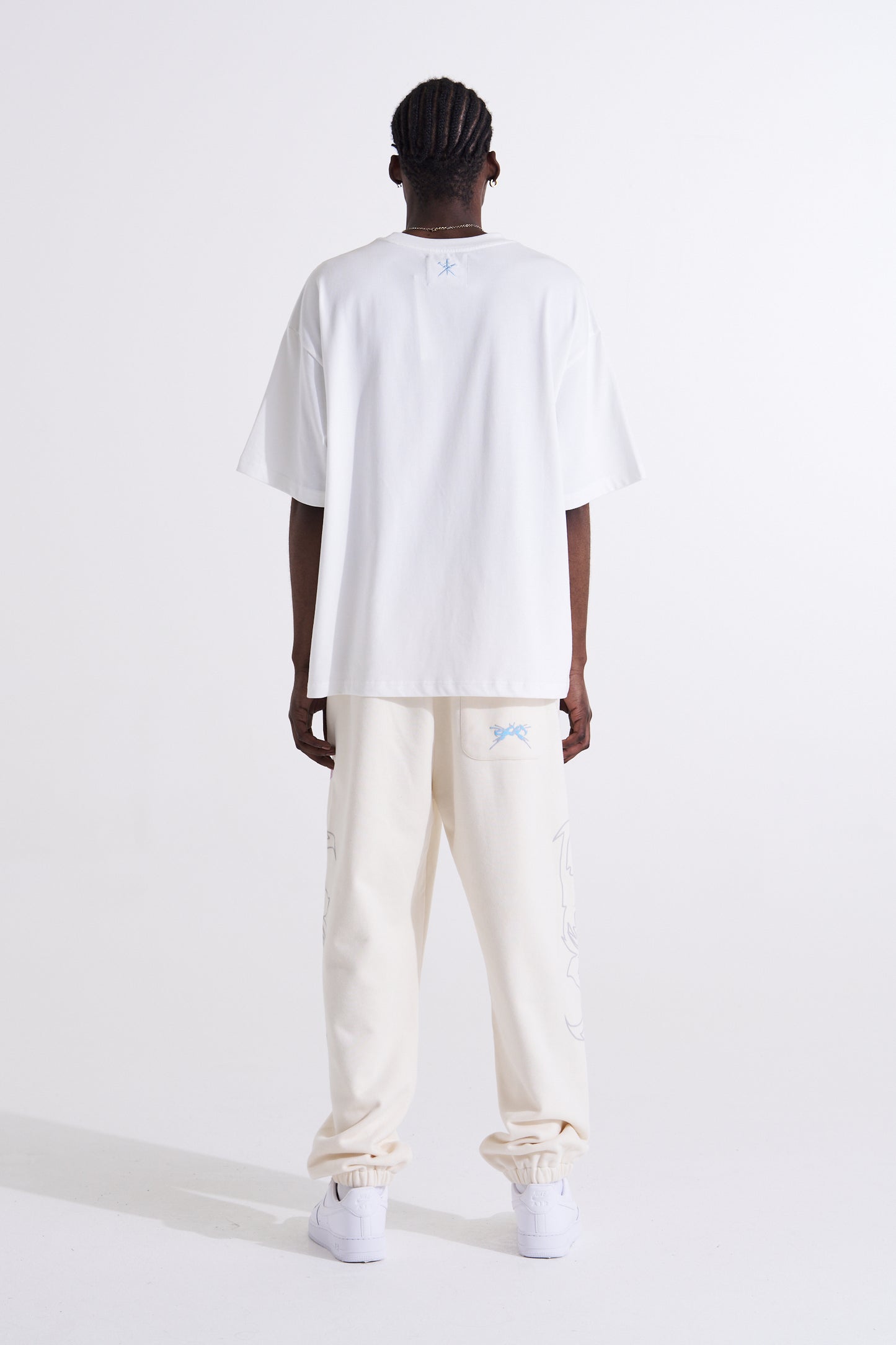 WHITE INTERNATIONAL TEE