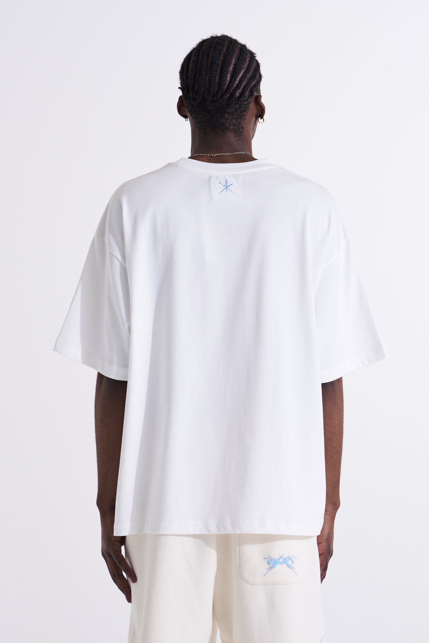 WHITE INTERNATIONAL TEE