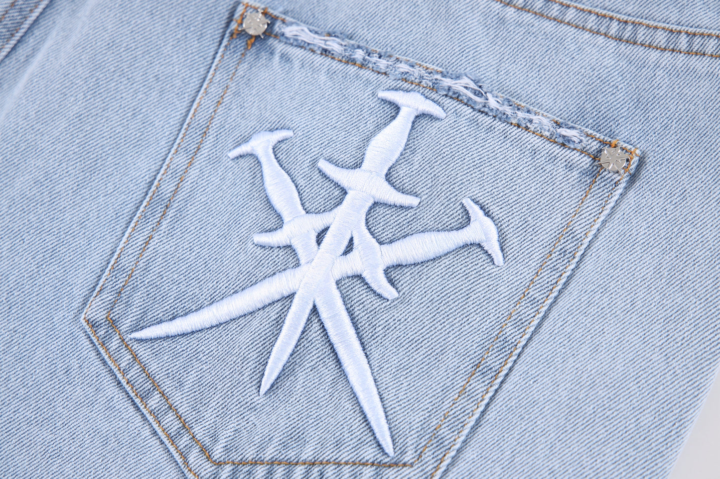 WASHED BLUE DAGGER DENIM