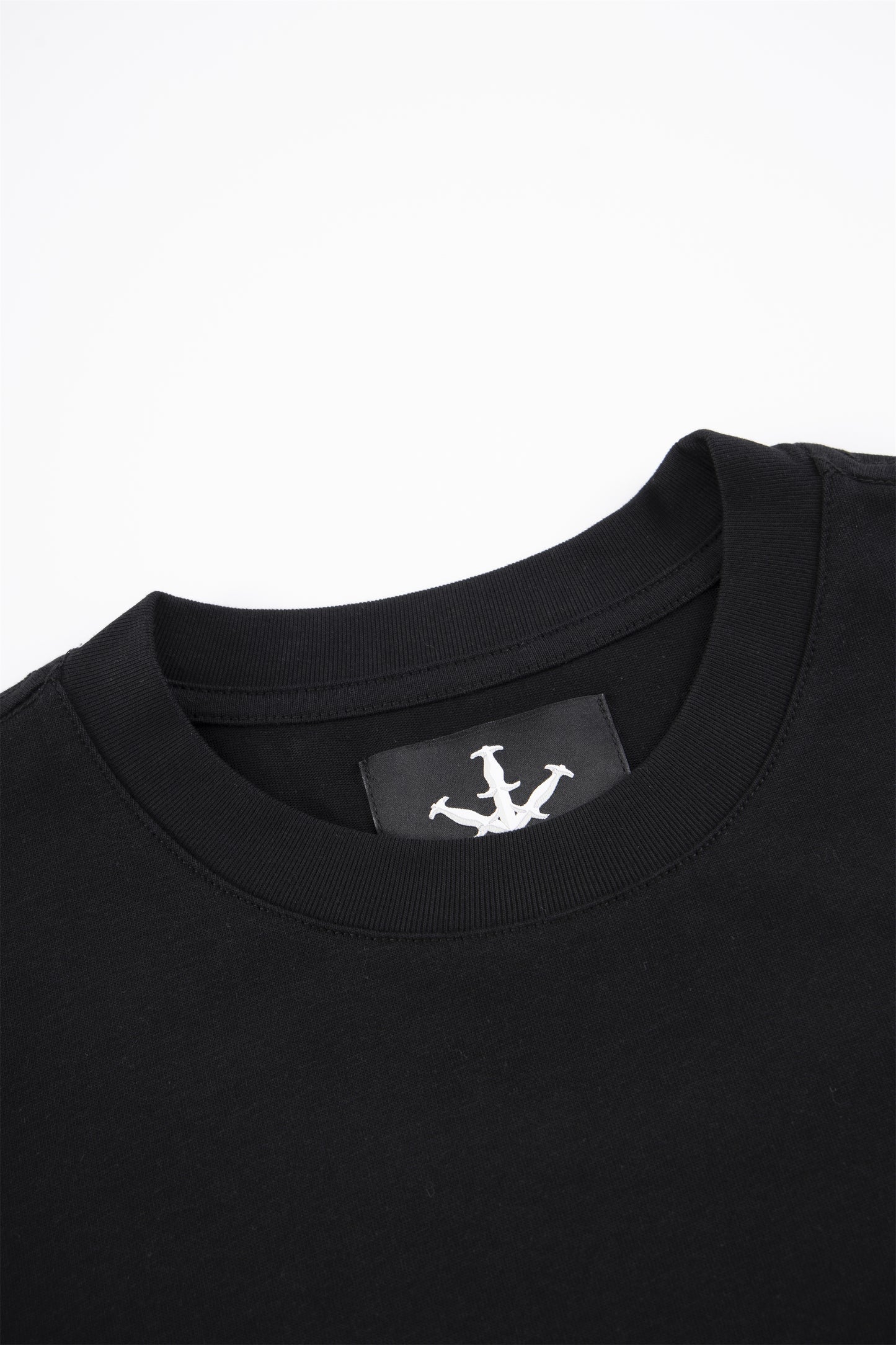 UNKNOWN SHOPS TEE - BLACK