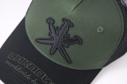 BOTTLE GREEN DAGGER CAP