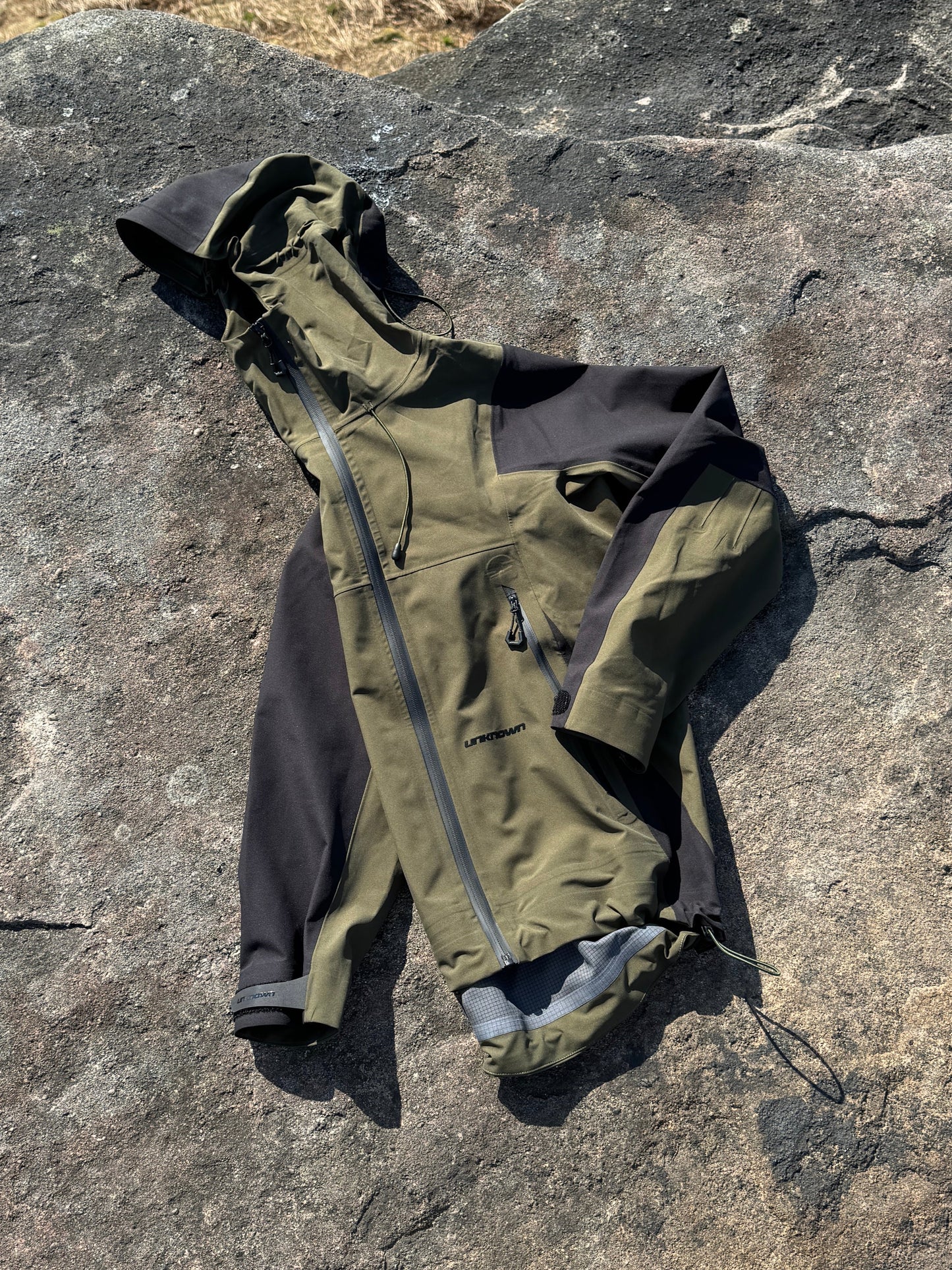 KHAKI / BLACK PRO JACKET